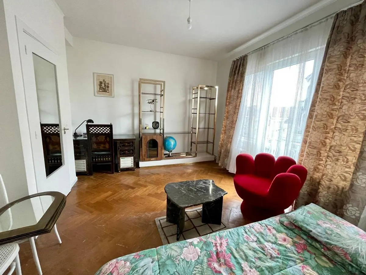 Superbe Appartement Duplex Avec Jacuzzi Bruxelles Belgio